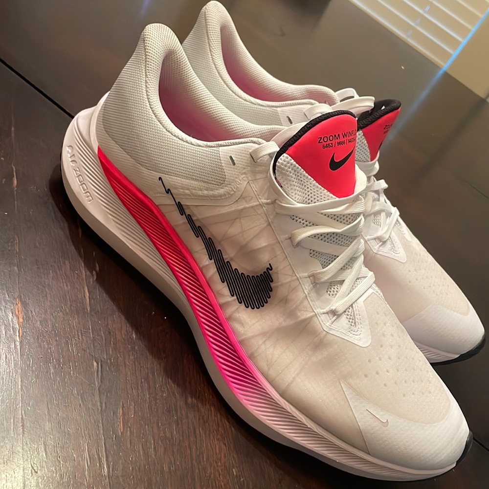 Nike
Winflo 8 "Rawdacious" running sneakers